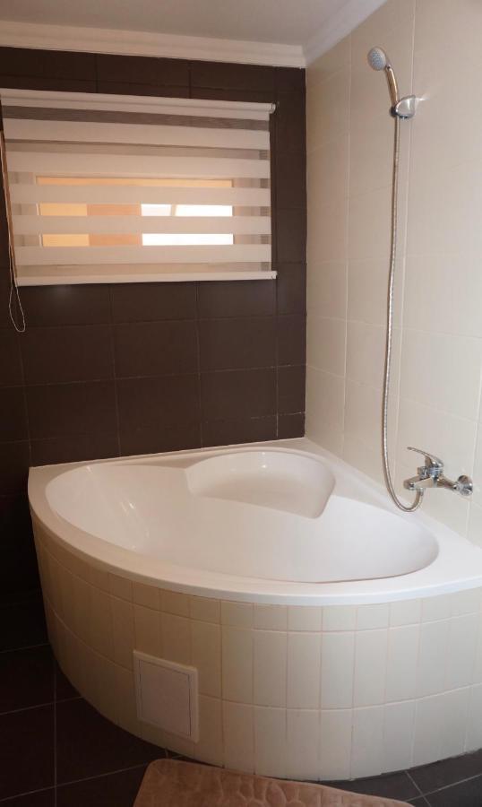 Toscana 2 Debrecen Luaran gambar