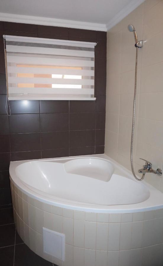 Toscana 2 Debrecen Luaran gambar